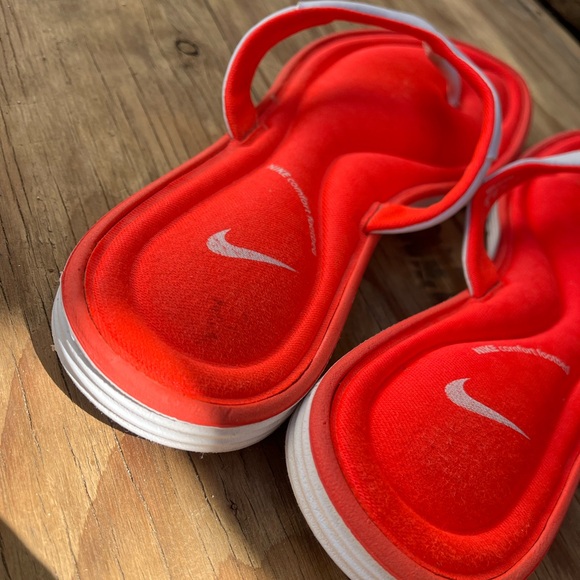 NIKE | Women's Solarsoft Comfort Thong Bright Crimson/White 10 - Picture 5 of 7